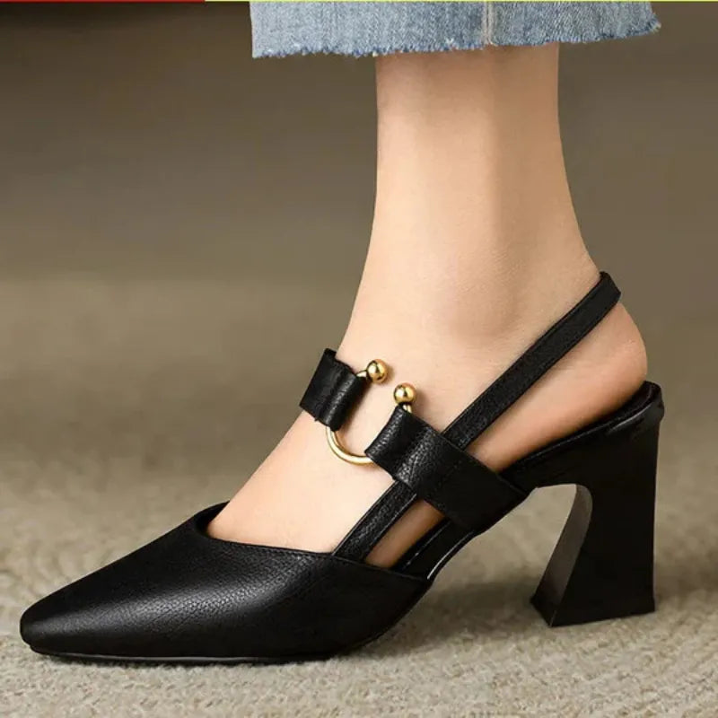 https://cdn.shopify.com/s/files/1/0903/1545/6846/files/Divina02.jpg?v=1747783646
